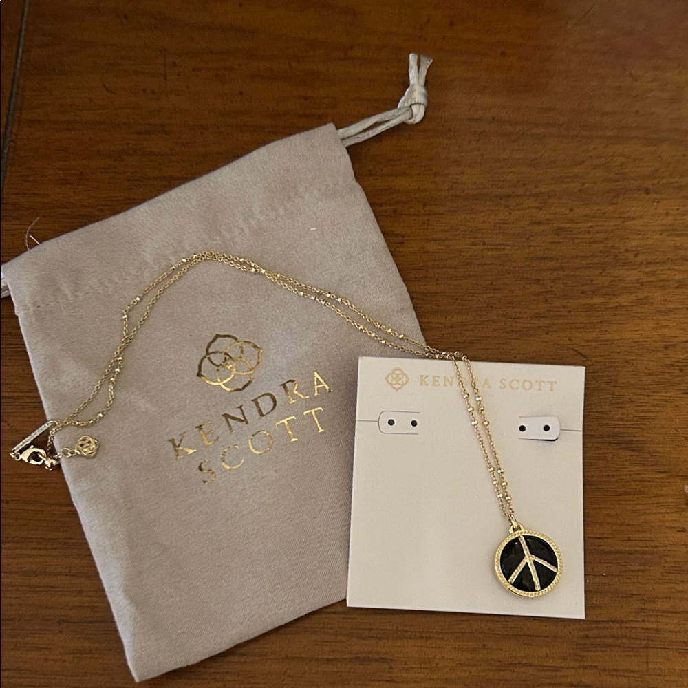Kendra Scott Gold and Black Peace Pendant Reversible Necklace with Great Chain!